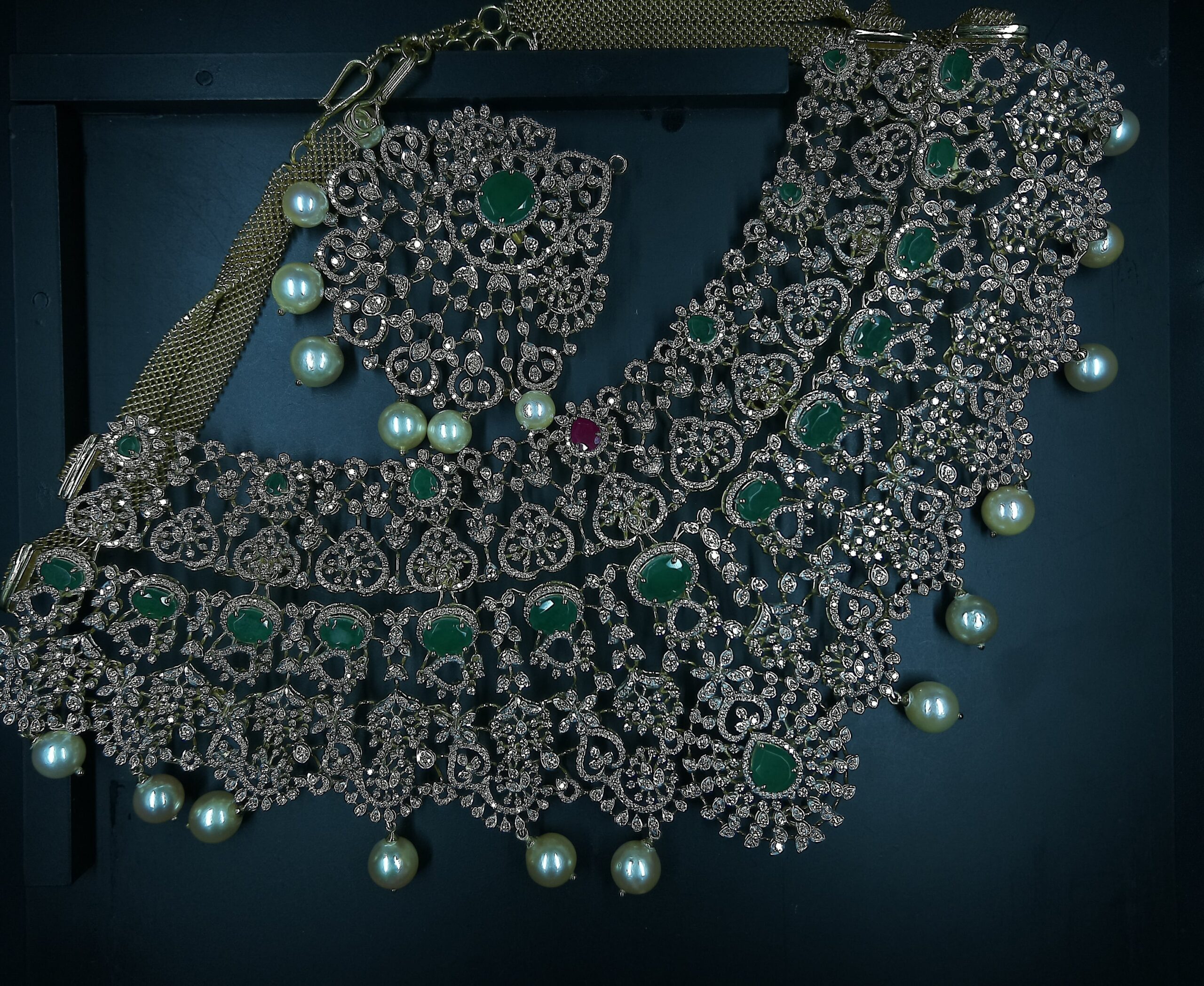 Lab Grown (CVD/HPHT) Diamond Detection machine The real image of the jewellery of synthetic diamond detection machine .